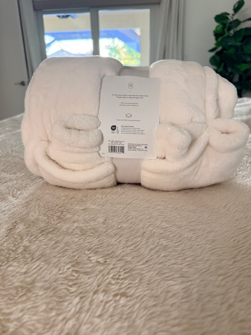 Threshold Faux Fur Throw Blanket Off White 50” x 70” Soft Cozy Plush NEW - Picture 2 of 5
